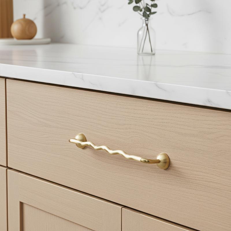 錆びにくい洗練された波型キャビネットプル、亜鉛合金製ドアハン - Home Bathroom Remodel のレビューと価格