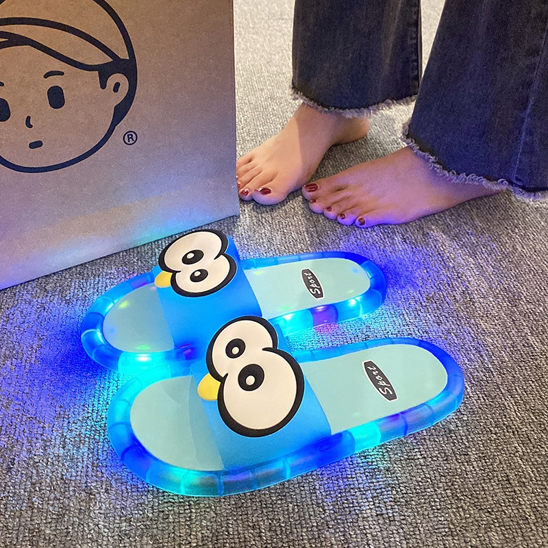 面白い大きな目が光るスライドスリッパ、夏のファッショナブルな - Home Outdoor Bathroom のレビューと価格
